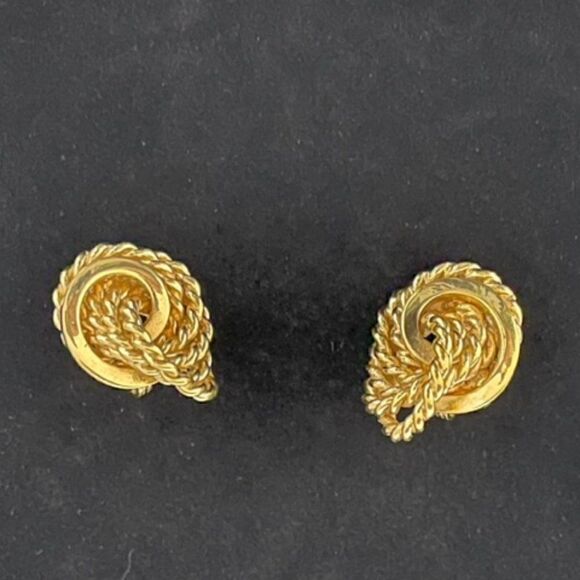 Gold Tone Clip-on Clip On Non Pierced Costume Earrings Signed Monet Excellent co - Picture 1 of 4